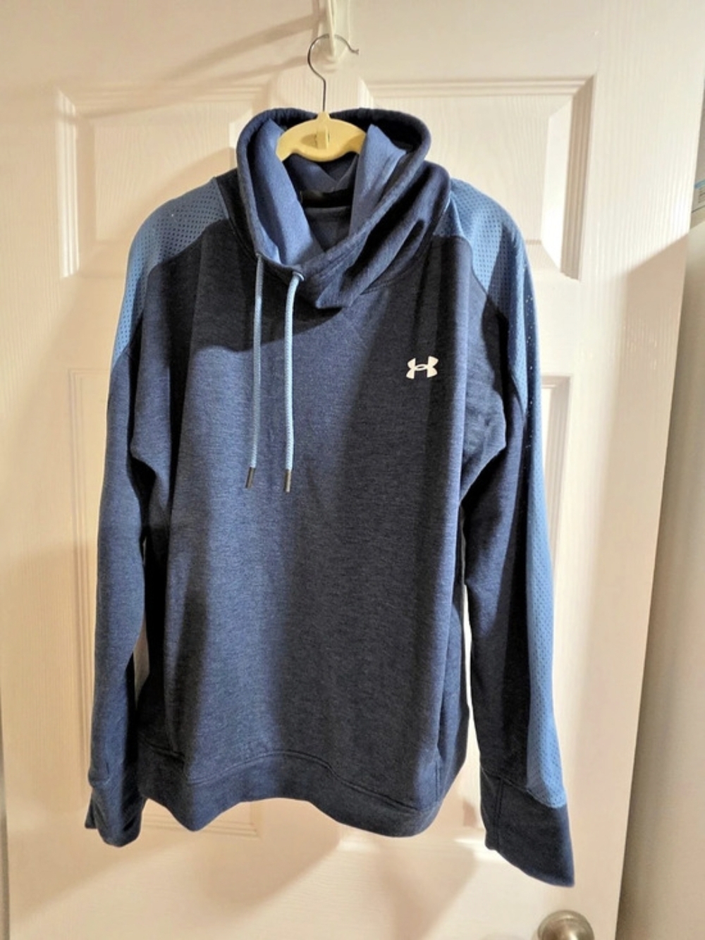 Under Armour Cowl Neck sweatshirt-size XL